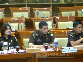 Polemik Amsal Berlanjut, Dua Versi Terungkap di DPR